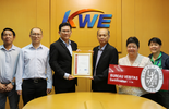 บริษัท เคดับบลิวอี-คินเทซึ เวิลด์ เอ็กซเปรส (Kintetsu World Express) บริษัทด้านโลจิสติกส์ระดับสากล ที่มีสาขาในประเทศไทยมากกว่า 20 สาขา และทั่วโลก รับมอบระบบมาตรฐาน ISO 14001:2015 จาก บริษัท บูโร เวอริทัส เซอทิฟิเคชั่น (ประเทศไทย) จำกัด